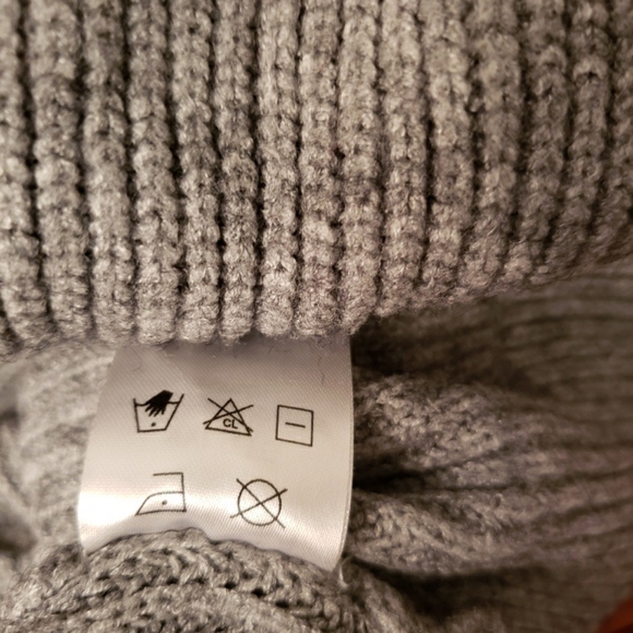 Kismet Deep V Grey Sweater size XXL - Picture 9 of 13
